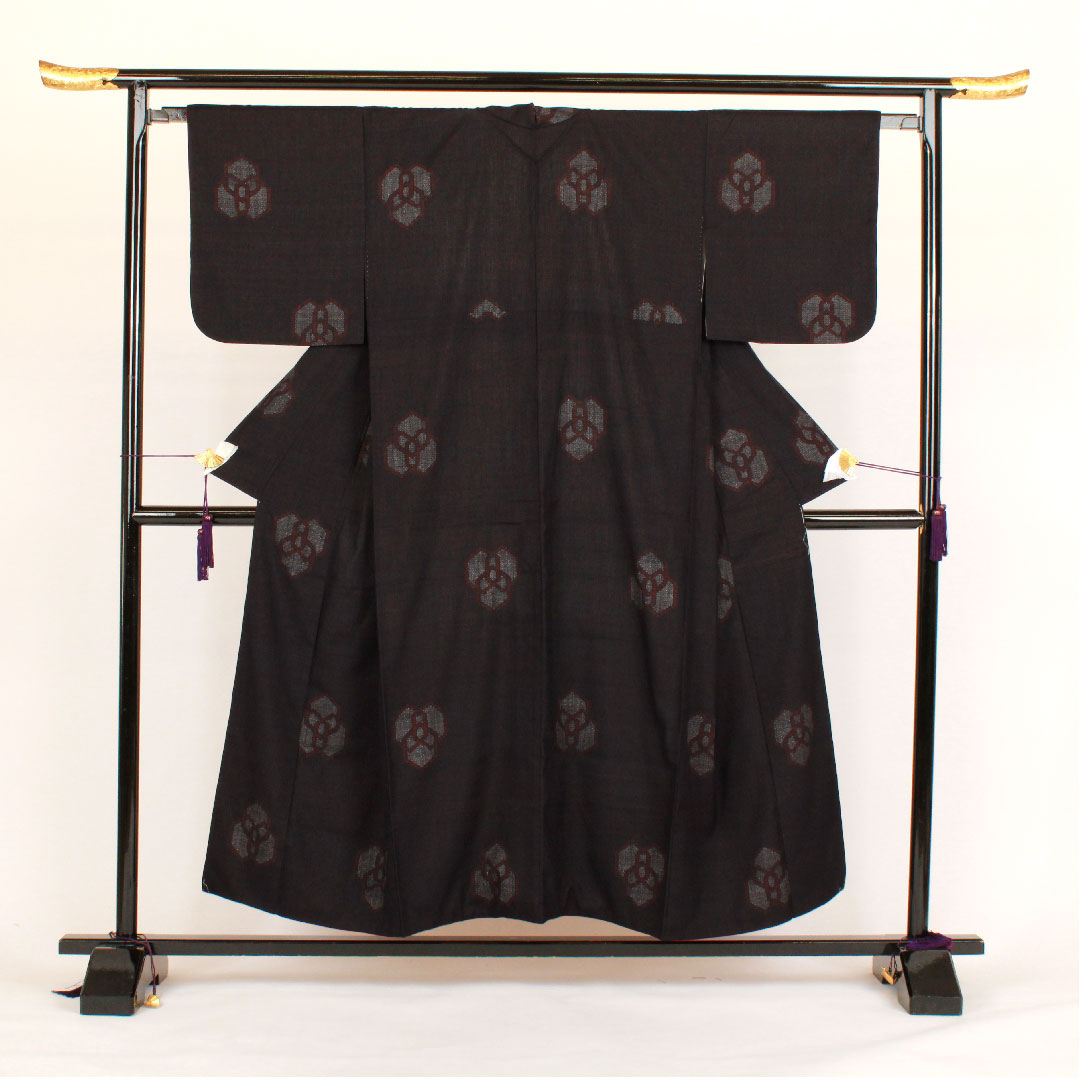 Yuki Tsumugi Length 153cm Sleeve length 65cm 80 tortoiseshell pattern Authentic Yuki Tsumugi Three-layered tortoiseshell pattern Pure silk A rank Awase Black 1116000723210