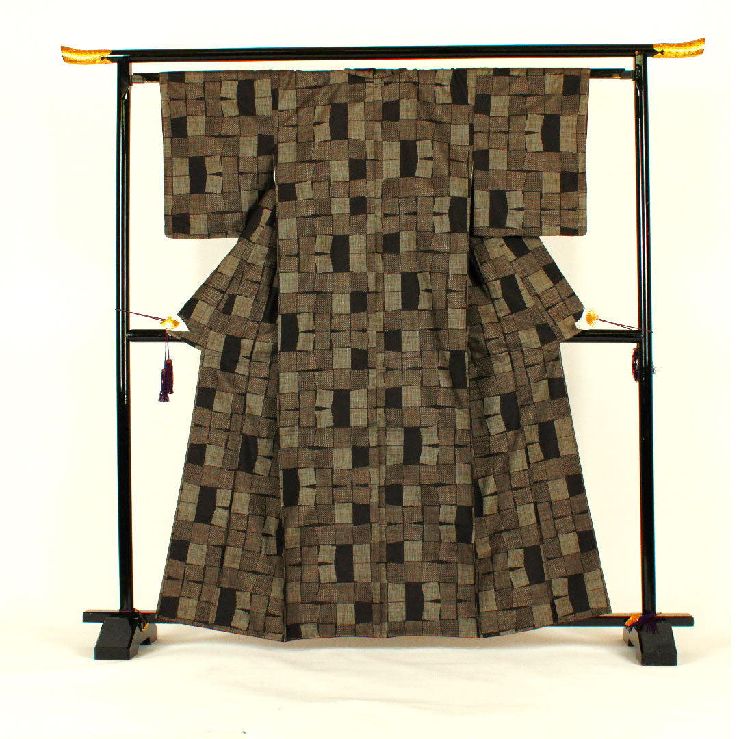 Oshima Tsumugi, Length 163cm, Sleeve length 62cm, Masu pattern, 5 marks, Pure silk, S rank, Awase, Brown, 1116000832314
