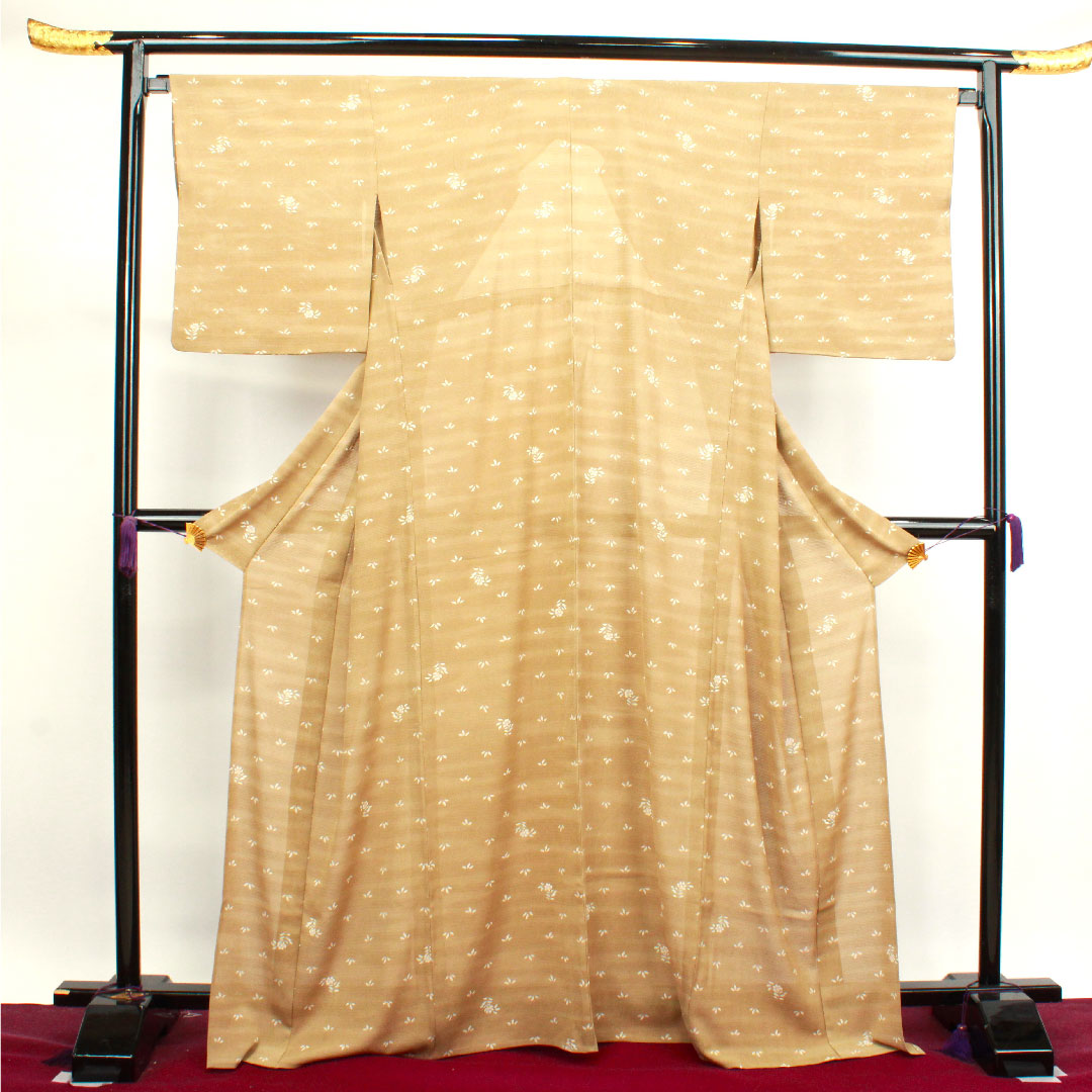 夏物 ポリエステル 小紋 身丈166cm 裄丈67.5cm 胡桃色(くるみいろ) 草花模様 洗える着物 絽 Sランク 茶系 1132000892514