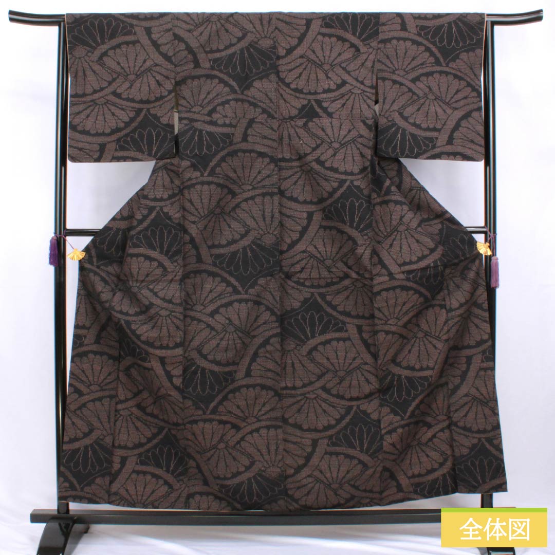 Tsumugi silk A rank length 159cm Yuki length 64.5cm Yuki Tsumugi 100-kikko chrysanthemum crest mashin tsumugi awase black 1116004893310
