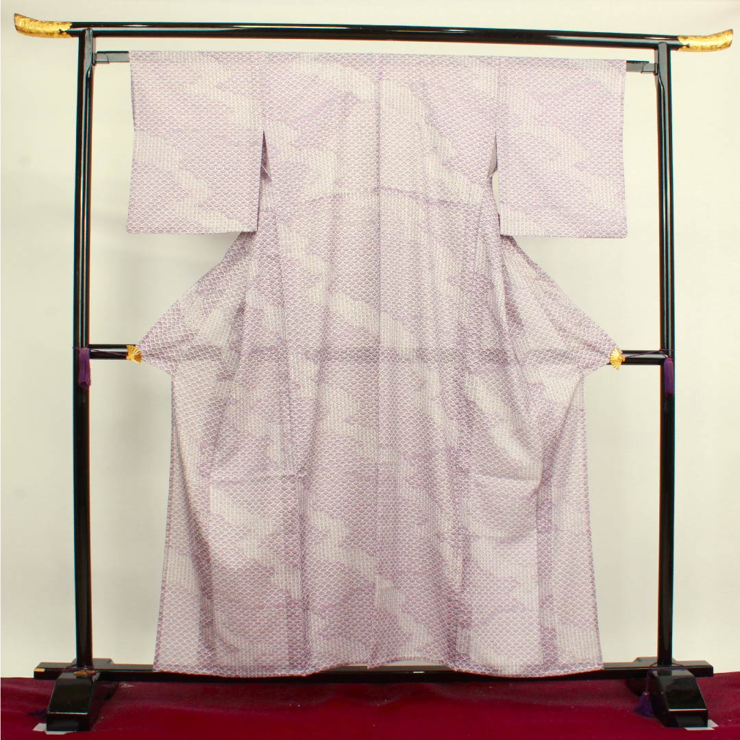夏物 ポリエステル 小紋 身丈157cm 裄丈62.5cm 半色(はしたいろ) 青海波 絽 Sランク 紫系 1132000282320