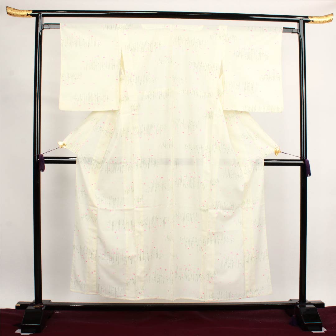 夏物 ポリエステル 小紋 身丈153.5cm 裄丈62.5cm 白百合色(しらゆりいろ) 花模様 絽 Bランク 黄系 1132000264223