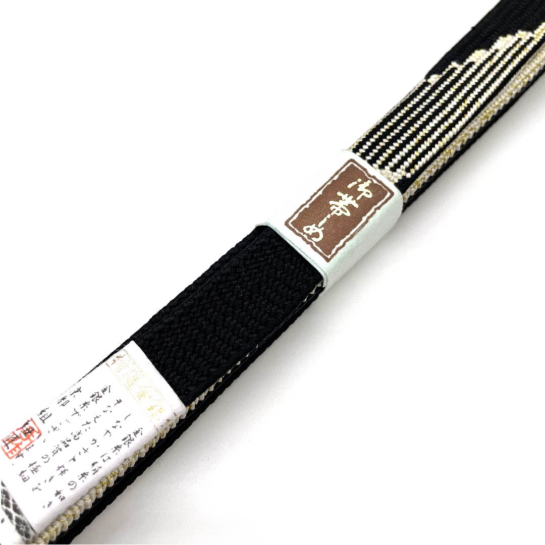 (New old stock) Obi-jime (belt fastener) Pure silk quarter-length cord Black color Hand-woven cord Specially selected gold and silver threads New old stock Length approx. 165cm Width approx. 1.5cm Semi-formal S rank Black 1135001782910