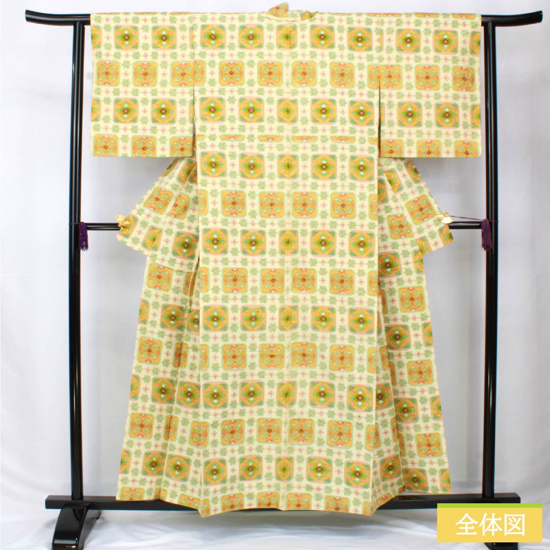 紬 ポリエステル Aランク 身丈156.5cm 裄丈62cm 薄卵色(うすたまごいろ) 幾何学模様 袷 クリーム系 1116003993315