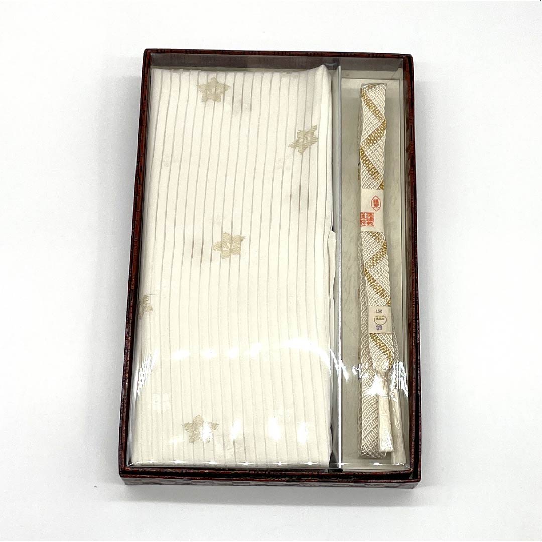 (Like new) Pure silk obijime and obiage set, milky white, made by Watakei, with a three-fingered seal. For formal wear, suitable for formal kimono. Length: approximately 164cm, width: approximately 1.7cm. Product code: 1141000281311