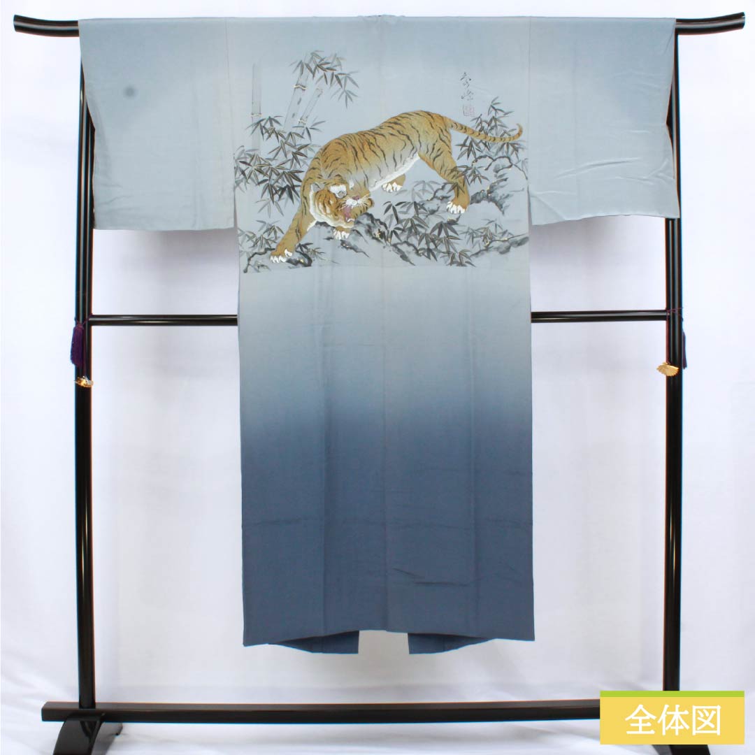 Men's Nagajuban (long under-kimono), pure silk, S-rank, length 147cm, sleeve length 65.5cm, blue-gray with tiger print, lined, blue-based, 1140000692417