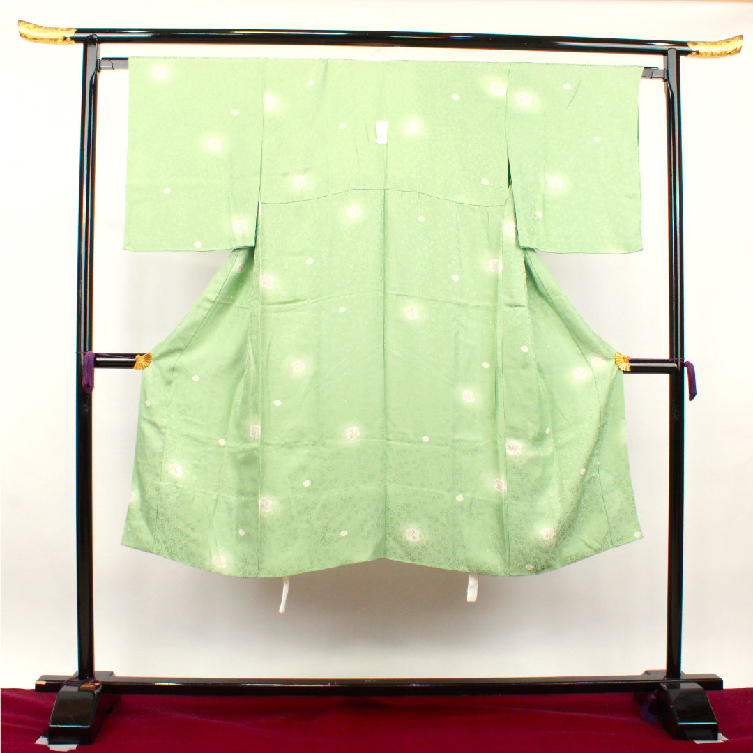 Nagajuban (long undergarment) made of pure silk, length 128cm, sleeve length 66cm, single layer, light green, chrysanthemum, A rank, green 1129000483219