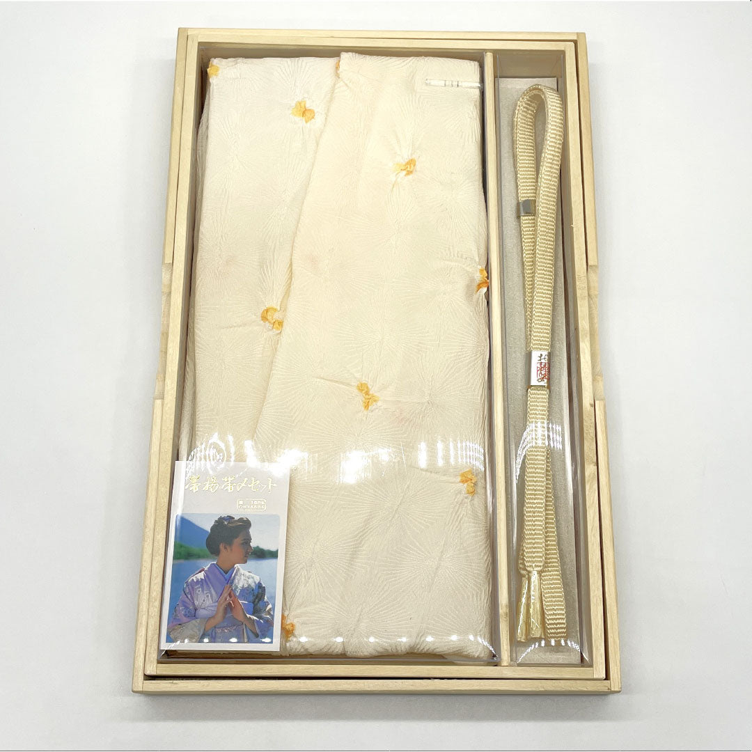 (新古品) 帯締め・帯揚げセット 正絹 NEWランク 薄卵色(うすたまごいろ) 練色(ねりいろ) 絞り 菱 長さ約152cm 幅約1.3cm セミフォーマル クリーム系 1141000491315