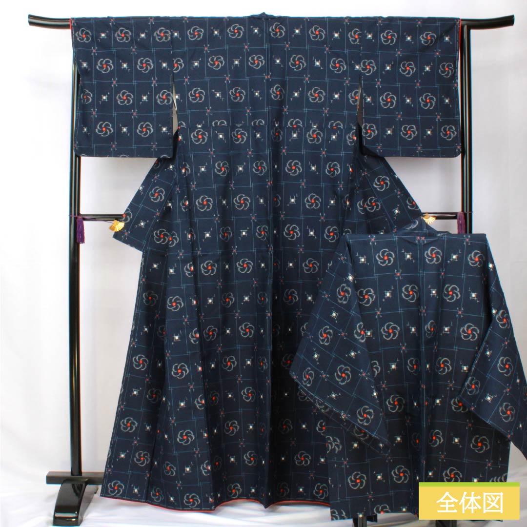 Pure silk tsumugi kimono, length 163.5cm, sleeve length 66cm, navy blue (kon-iro) ensemble with a checkered pattern and twisted plum blossom design, S rank, lined, navy blue, product number 1116003902418