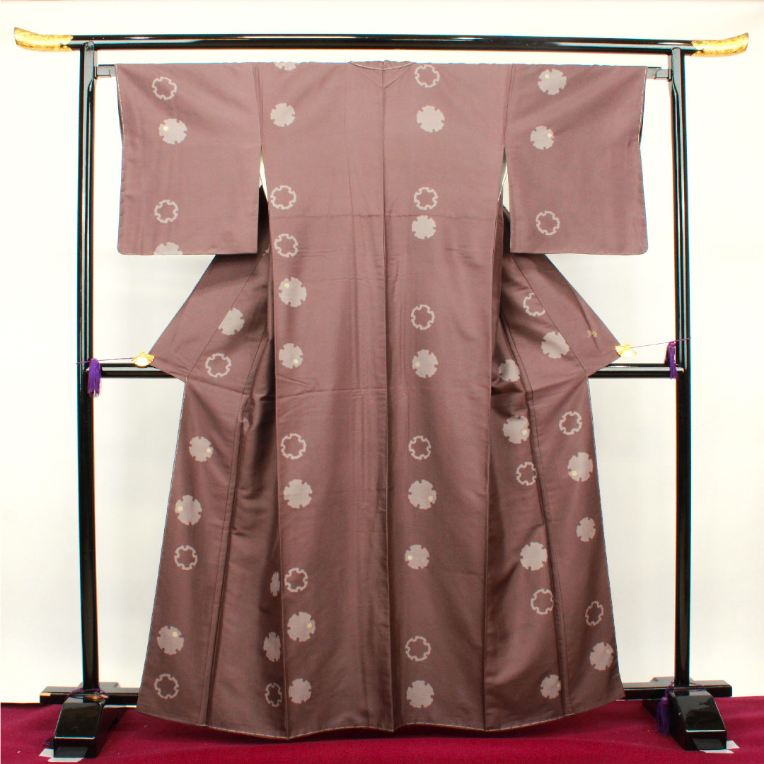 牛首紬 身丈162.5cm 裄丈65.5cm 未使用品 しつけ糸付き 小豆鼠色 市川純一郎 雪輪 正絹 Sランク 袷 茶系 1116002242414