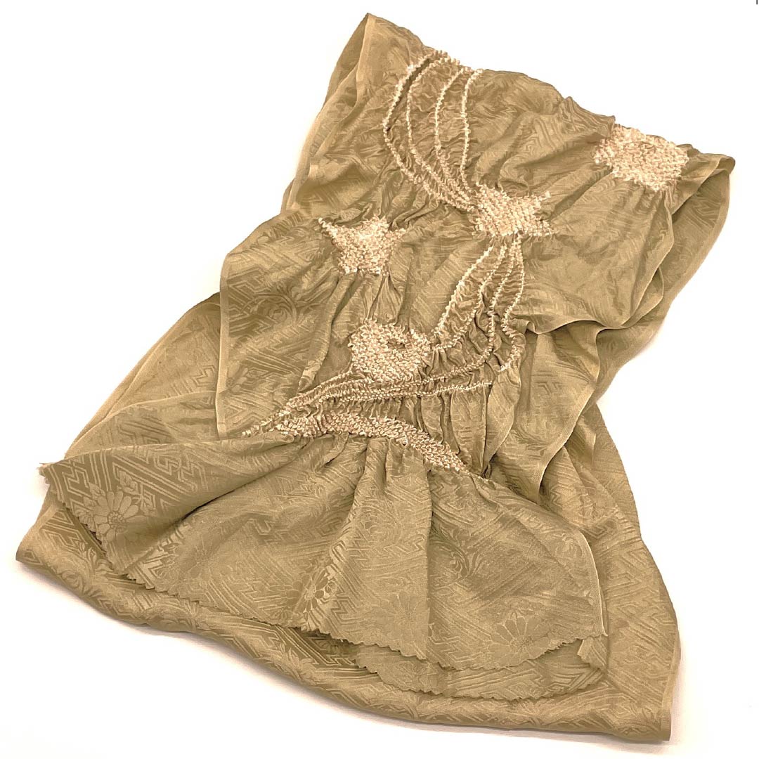 Semi-formal obiage (sash sash), pure silk, grade A, in karenoiro (karenoiro) dyed with a shibori (dyed) pattern, beige, approximately 143cm long and 17.5cm wide. Product code: 1136000953925