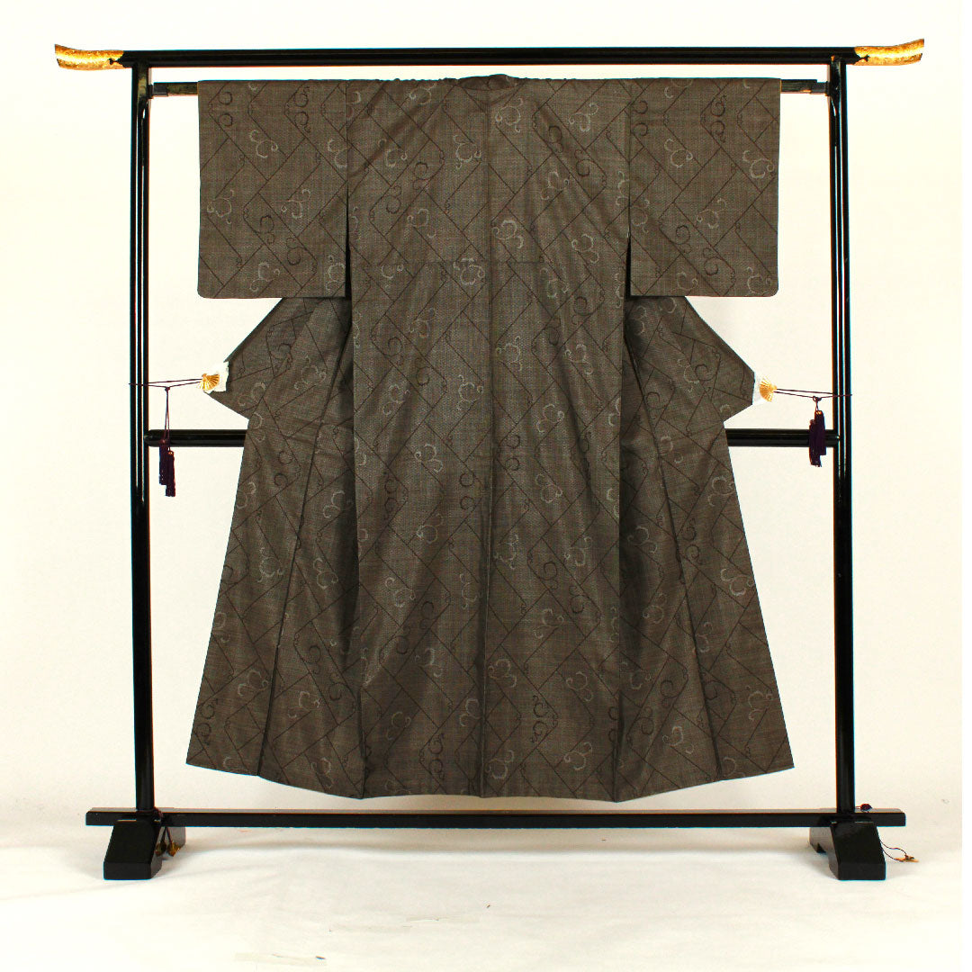 大島紬 身丈154cm 裄丈62cm 経緯絣 幾何学模様 正絹 Aランク 袷 茶系 1116001223214