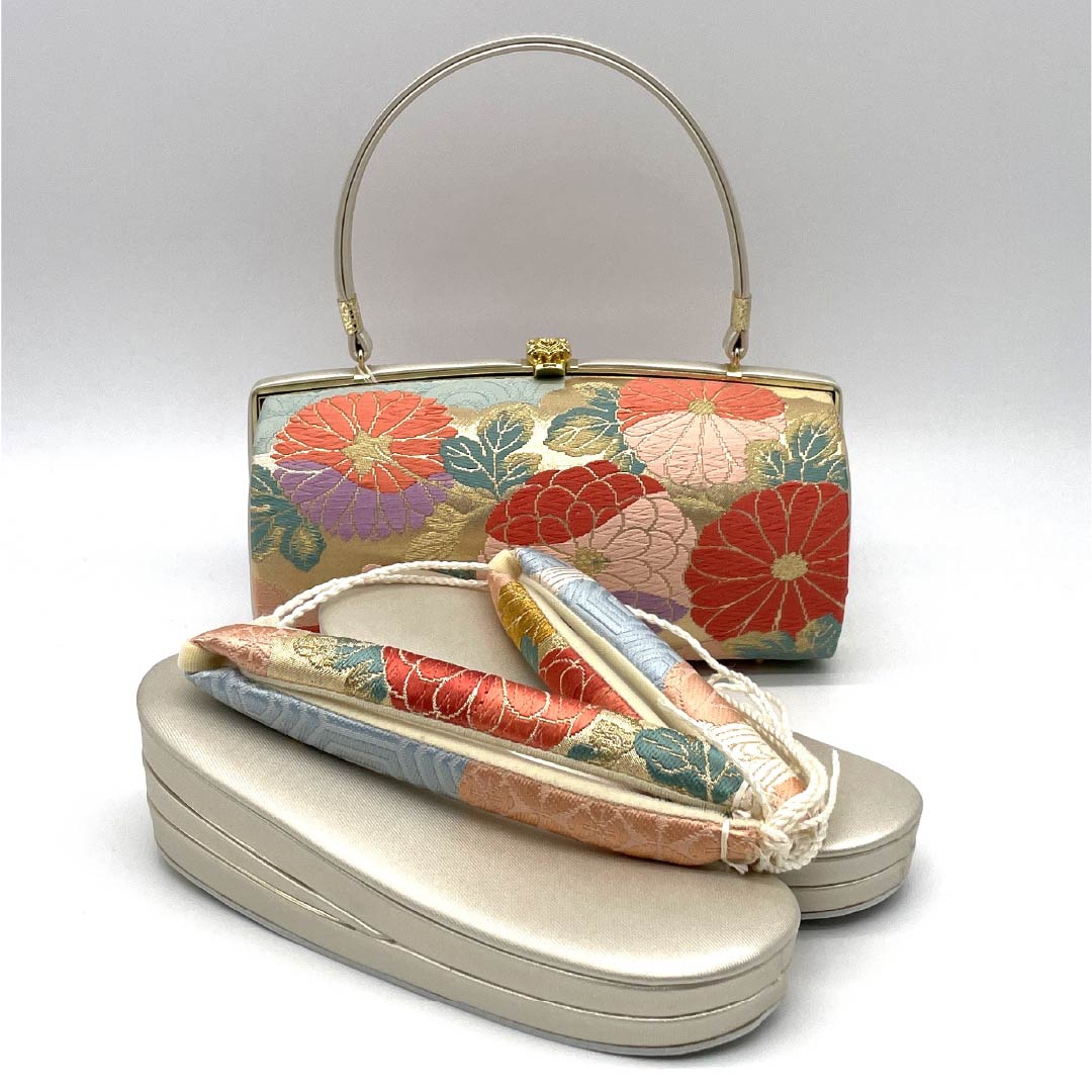 (Like New) Formal Zori and Bag Set, Grade A, Chrysanthemum Design, Obi Fabric, Size Small, Gold Finish, 1133000433221