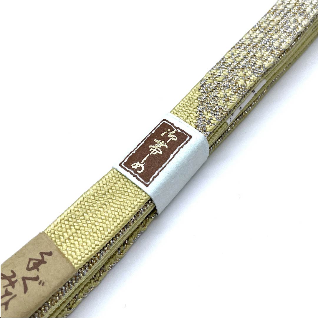 (新古品) 帯締め 正絹 四分紐 嫩黄色色(どんこうしょくいろ) 金属糸使用 手組紐 新古品 長さ約156cm 幅約1.5cm セミフォーマル Sランク 黄系 1135001002923