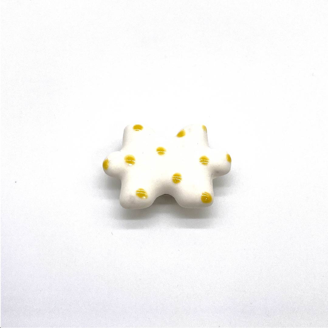 (新古品) 帯留め 陶磁器 カジュアル 白色(しろいろ) 陶器 パズル 長さ約3cm 幅約4cm Sランク 白系 1137000422911
