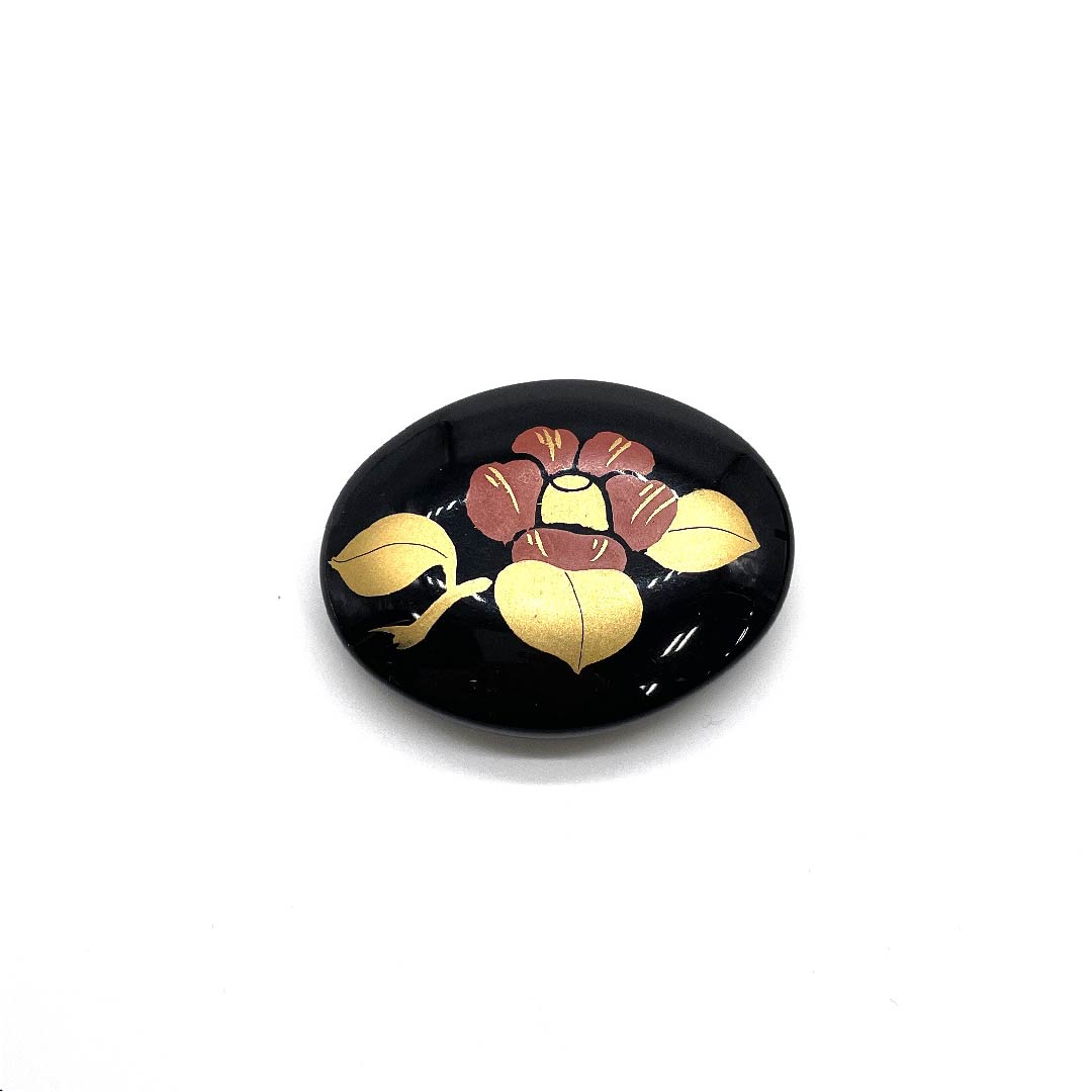 (New old stock) Obi fastener, Maki-e, casual, black, hand-painted Maki-e, camellia flower, length approx. 4cm, width approx. 5.5cm, S rank, black, 1137000732910