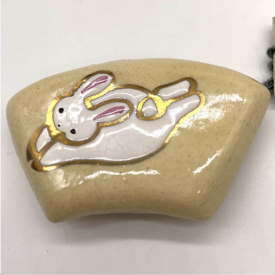 (新古品) 帯留め 陶磁器 カジュアル 鳥の子色(とりのこいろ) 清水焼 うさぎ 動物 長さ約3cm 幅約5cm Sランク ベージュ系 1137000172925