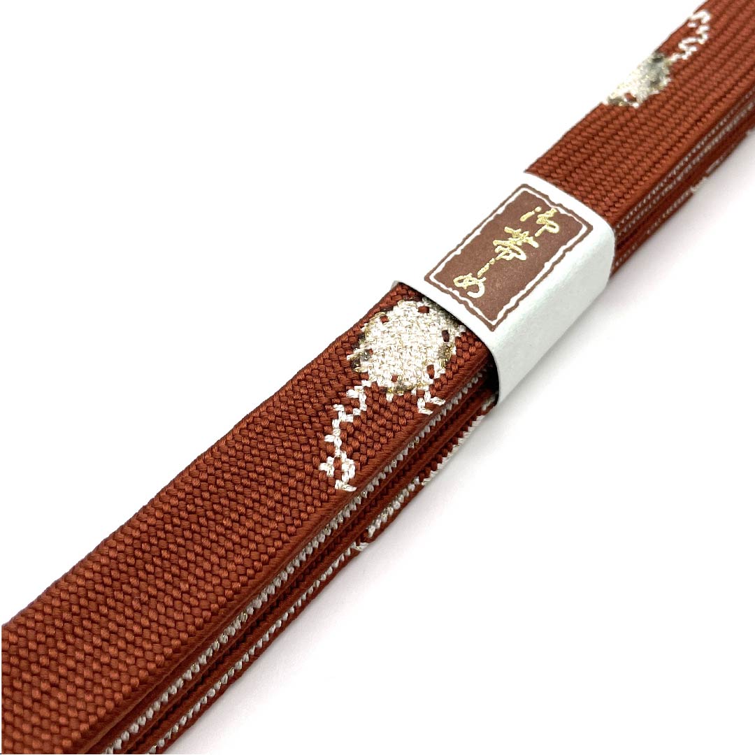 (New old stock) Obijime (sash fastener) Pure silk quarter string, rusty red (akasabiiro) Metallic thread used Suiran Kobo New old stock Length approx. 160cm Width approx. 1.5cm Semi-formal S rank Brown 1135001752914