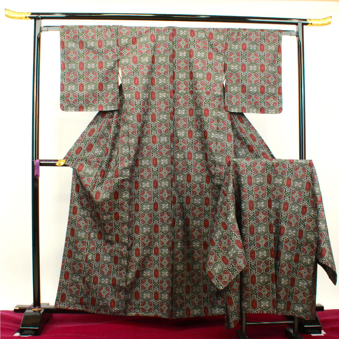Murayama Oshima Tsumugi Length 162cm Sleeve length 63.5cm With basting thread Unused Ensemble Geometric pattern Pure silk S rank Awase Black 1116002732410