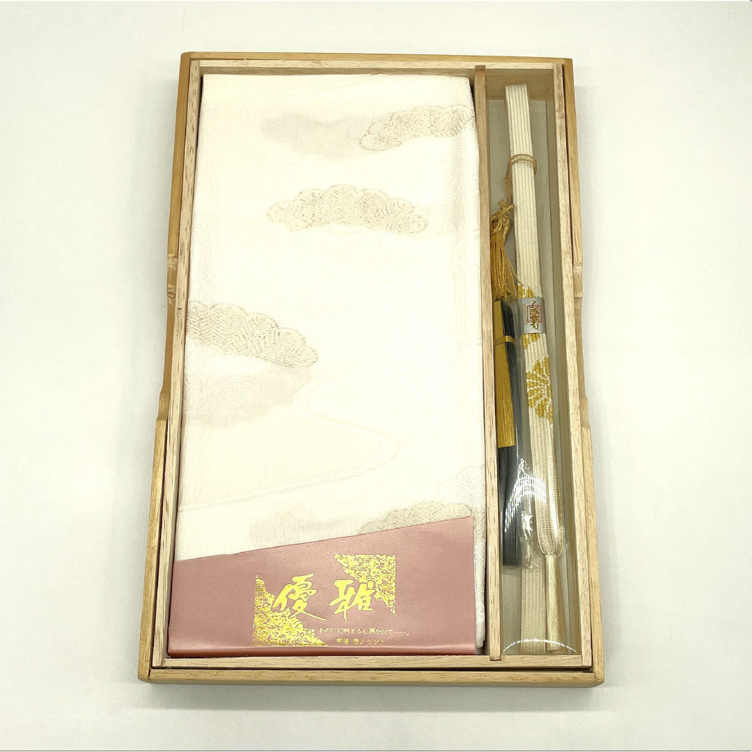 (新古品) 帯締め・帯揚げセット 正絹 NEWランク 乳白色(にゅうはくしょく) 留袖用 古典柄 流水 長さ約160cm 幅約1.5cm フォーマル 白系 1141000321311