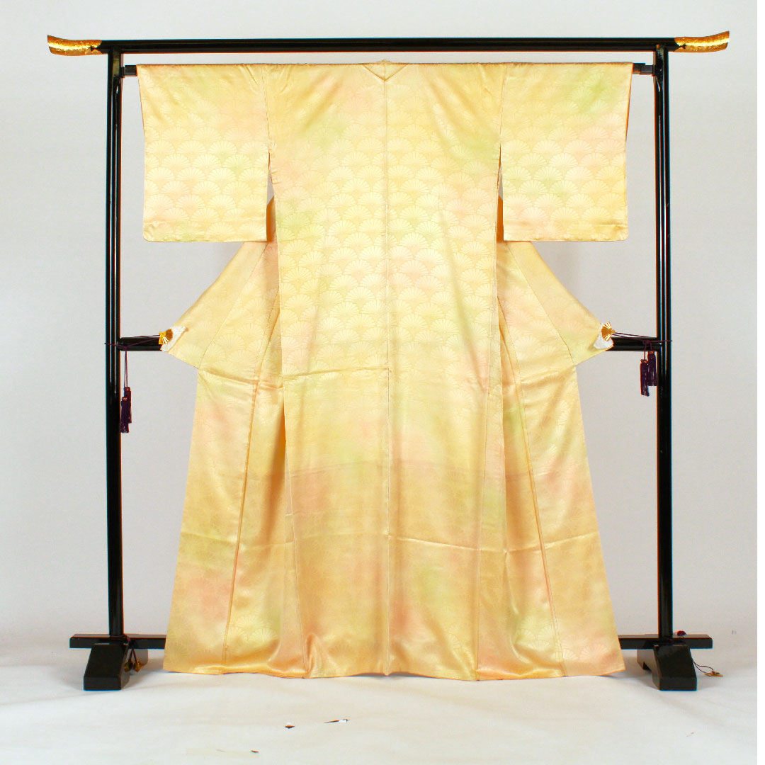 色無地 菊 ぼかし 身丈167.5cm 裄丈66.5cm 袷 正絹 Sランク 黄系 1114000352523