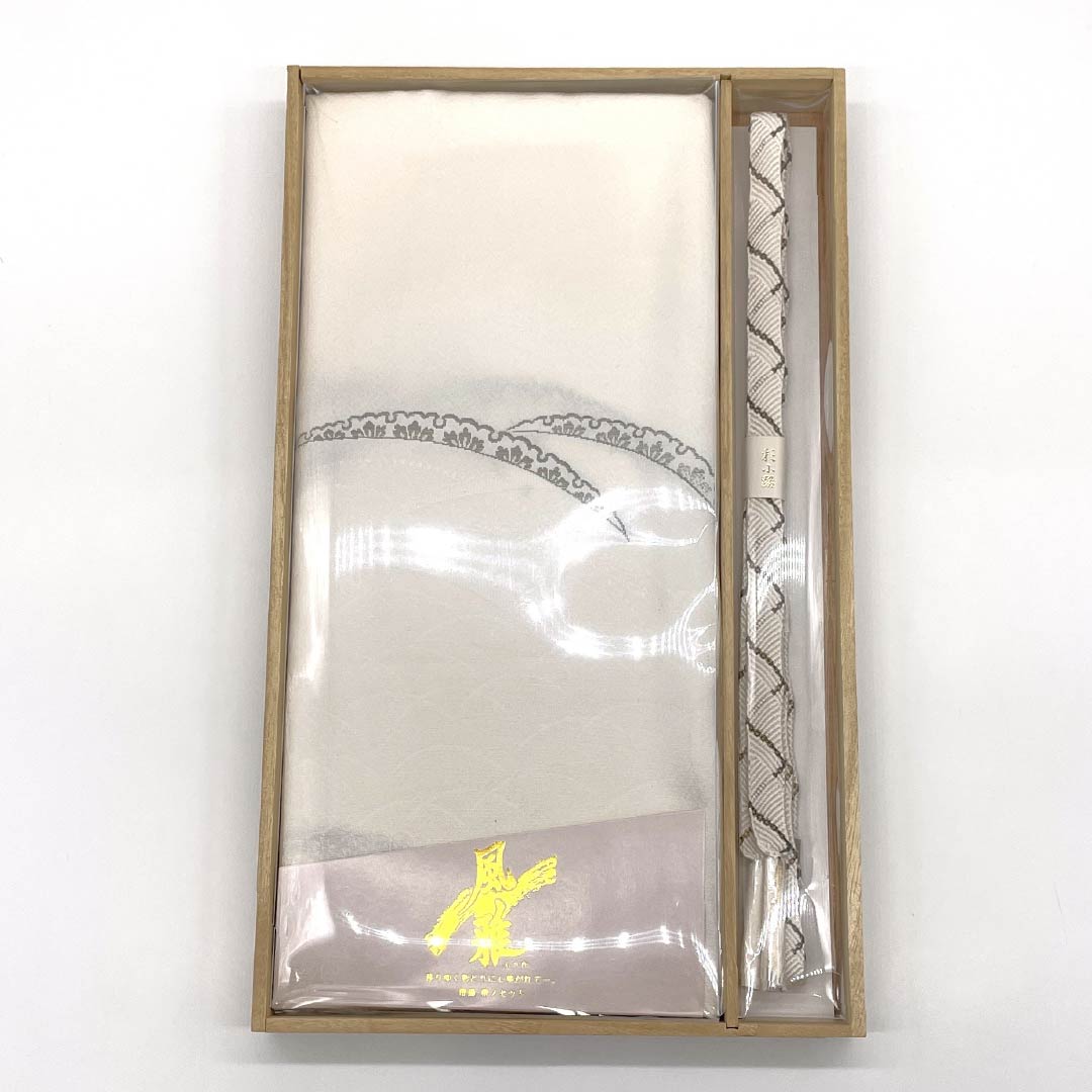(Like new) Pure silk obijime and obiage set for formal kimono (tomesode) with dew-grass pattern. Suitable for weddings and receptions. Length: approximately 156cm, Width: approximately 1.5cm. White, S rank. Product number: 1141000062311