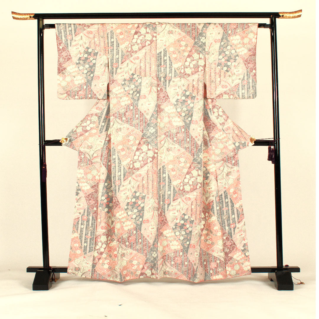 小紋 身丈164cm 裄丈64cm 袷 裂取り 花・芒模様 正絹 Sランク ピンク系 1115000732313