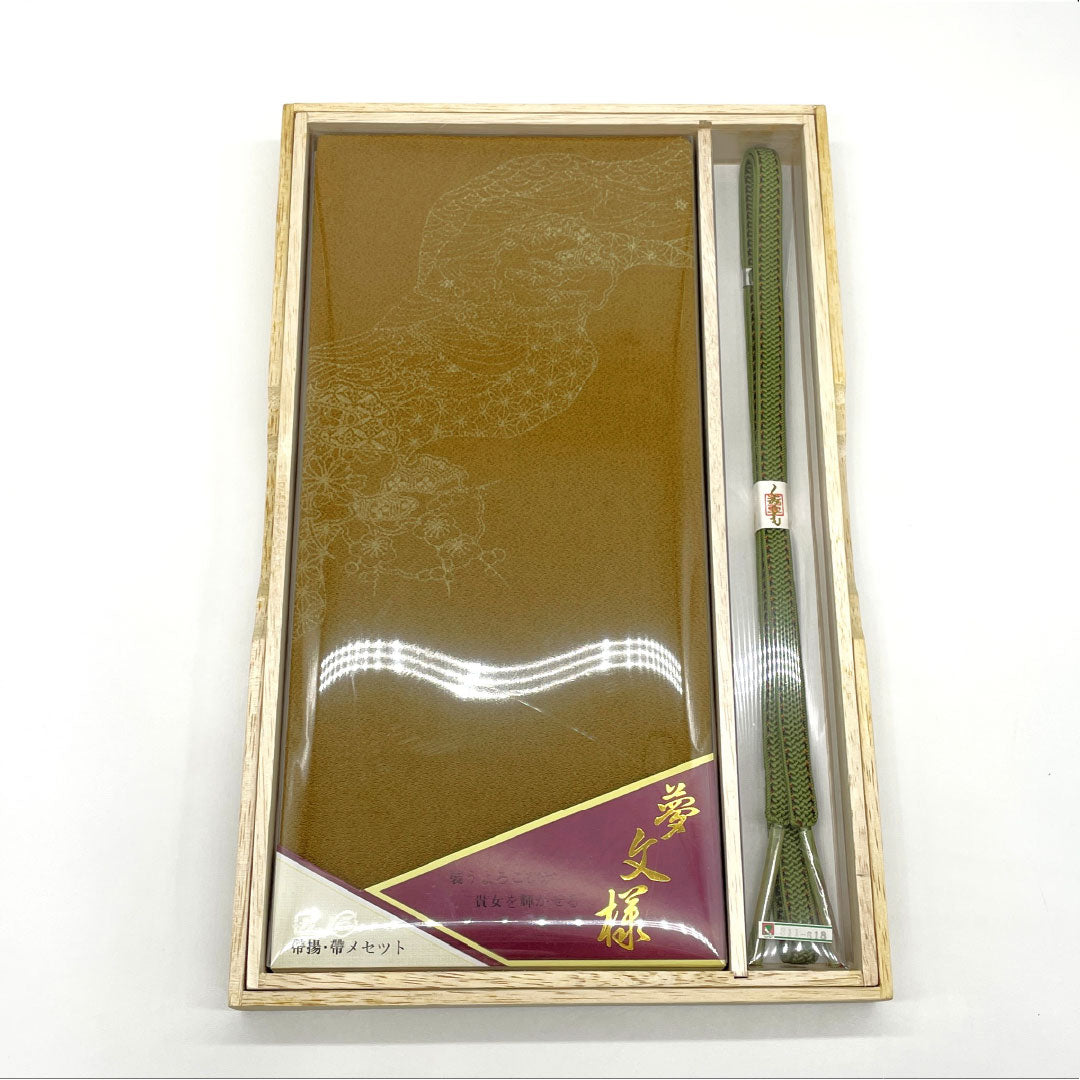 (新古品) 帯締め・帯揚げセット 正絹 NEWランク 苔色(こけいろ) 路考茶色(ろこうちゃいろ) ちりめん 古典柄 長さ約160cm 幅約1.4cm カジュアル 緑系 1141000551319
