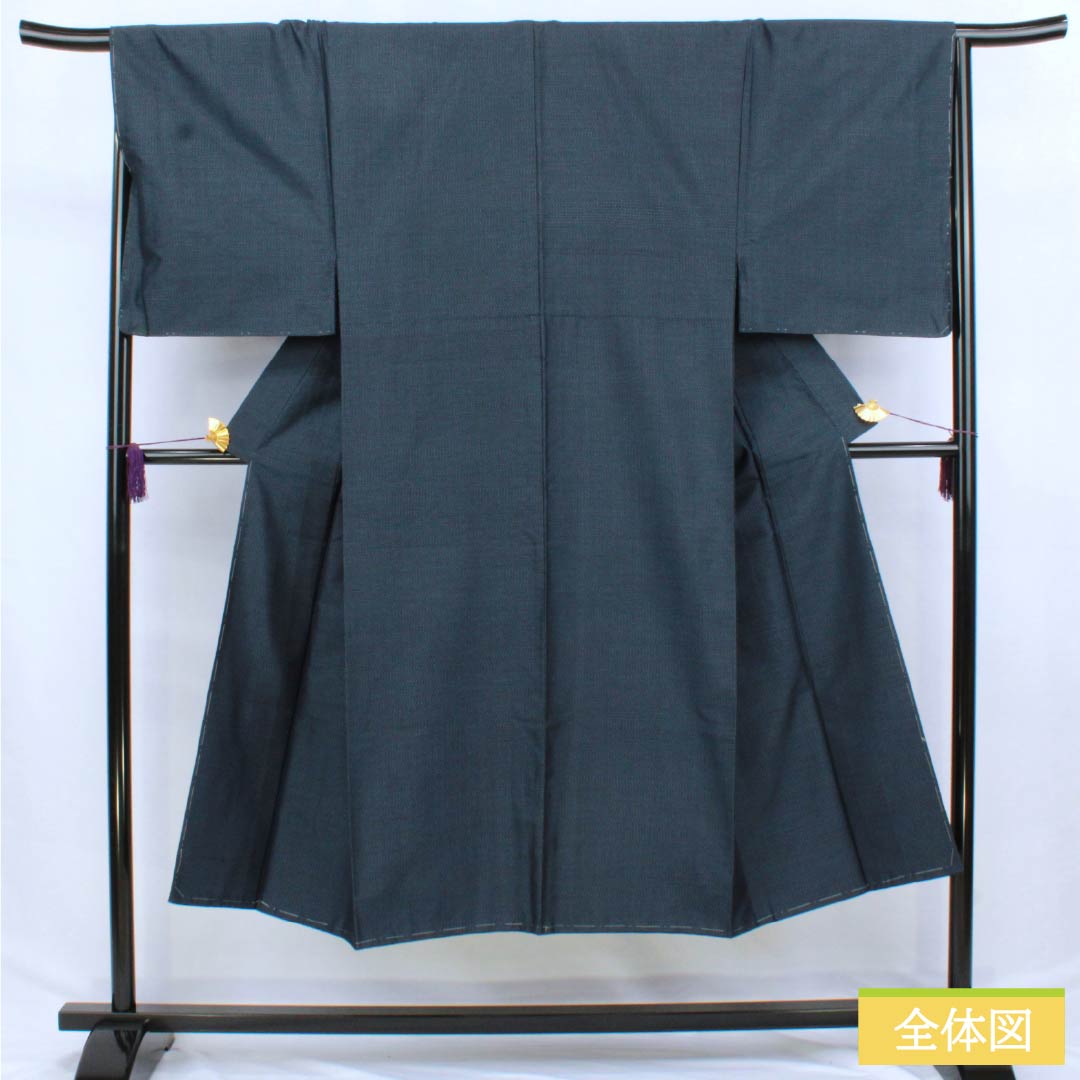 Men's silk S-rank kimono, length 140cm, sleeve length 62cm, navy blue (noukon-iro) Oshima Tsumugi fabric with geometric patterns and basting threads. Navy blue. Product code: 1119001182418