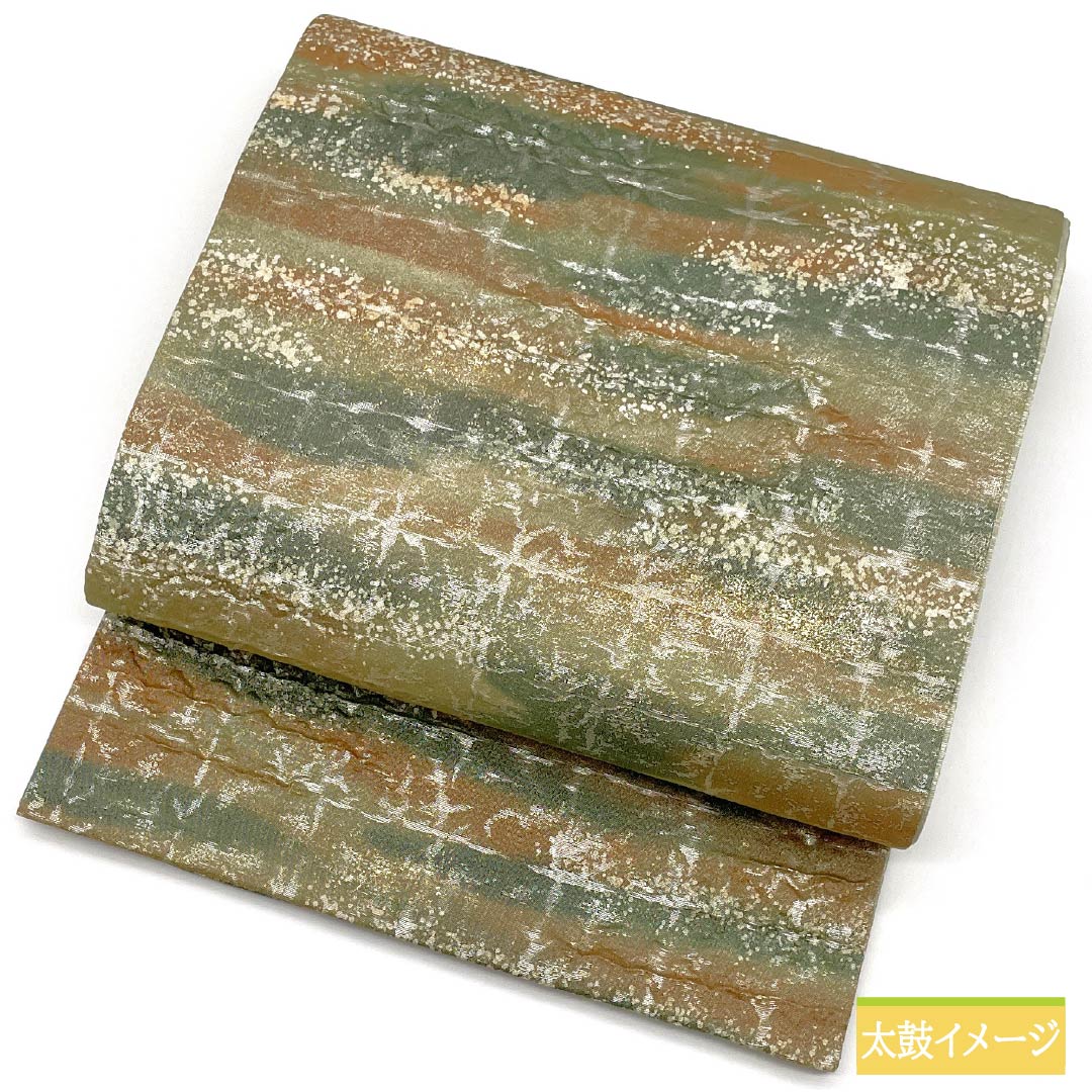 Pure silk obi with a willow-colored lining, featuring a puffed weave, Uji tea leaf dyeing, and an abstract pattern. Length: 450cm. S-rank. Features a point pattern. Suitable for semi-formal wear. Green. Product code: 1123015012419