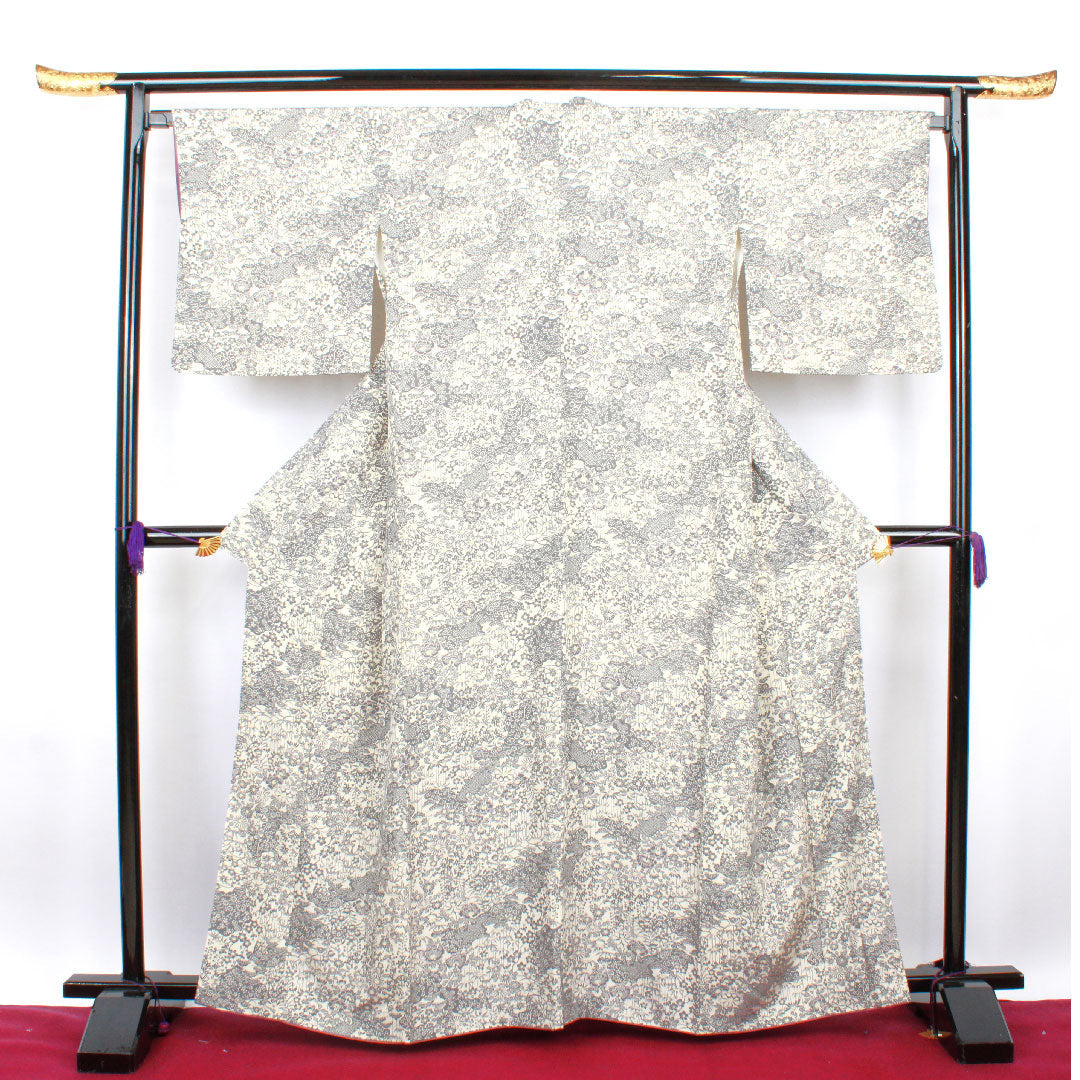 Komon, Length 164cm, Sleeve length 64.5cm, Lined, Neri-iro, Stencil-dyed, Auspicious pattern, Pure silk, A rank, Cream color, 1115002433415