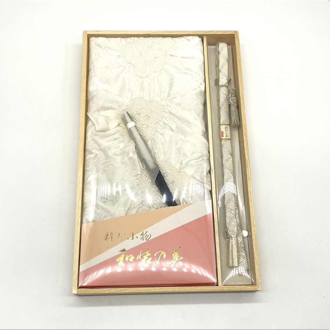 (Like new) Pure silk obijime and obiage set, S-grade, perfect for weddings and receptions. Includes fan. Length: approximately 152cm, width: approximately 1.5cm. White. Product number: 1141000052311