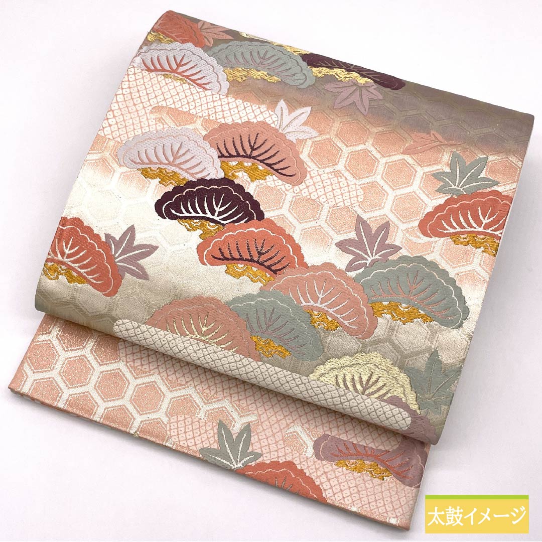 Formal, pure silk obi for formal kimono (tomesode) with a tortoiseshell pattern, pine and maple leaves, length 426cm, A-rank, six-fold, gradient finish, product number 1123014563399