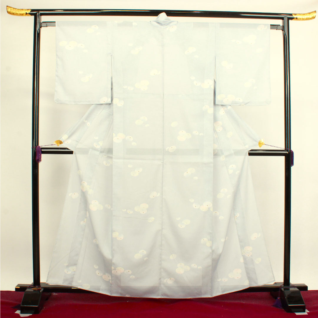 夏物 ポリエステル 小紋 身丈161cm 裄丈63cm 蒼白色(そうはくしょく) 万寿菊 洗える着物 絽 Sランク 水色系 1132000672424