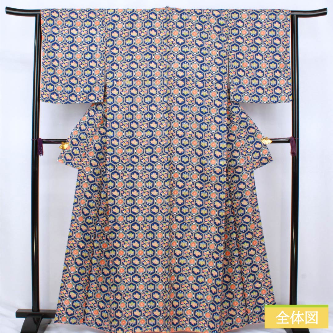 Small-patterned polyester kimono, S rank, length 163cm, sleeve length 64.5cm, lined, navy blue, tortoiseshell pattern, small flowers, plum blossoms, and butterflies, navy blue, product number 1115007302418