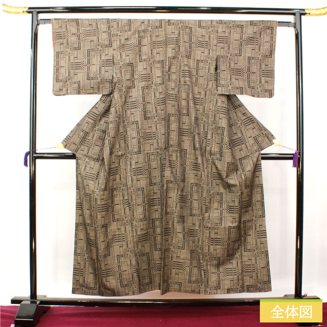 紬 正絹 身丈154.5cm 裄丈63cm 大島紬 経緯絣 幾何学模様 Aランク 袷 黒系 1116003563210