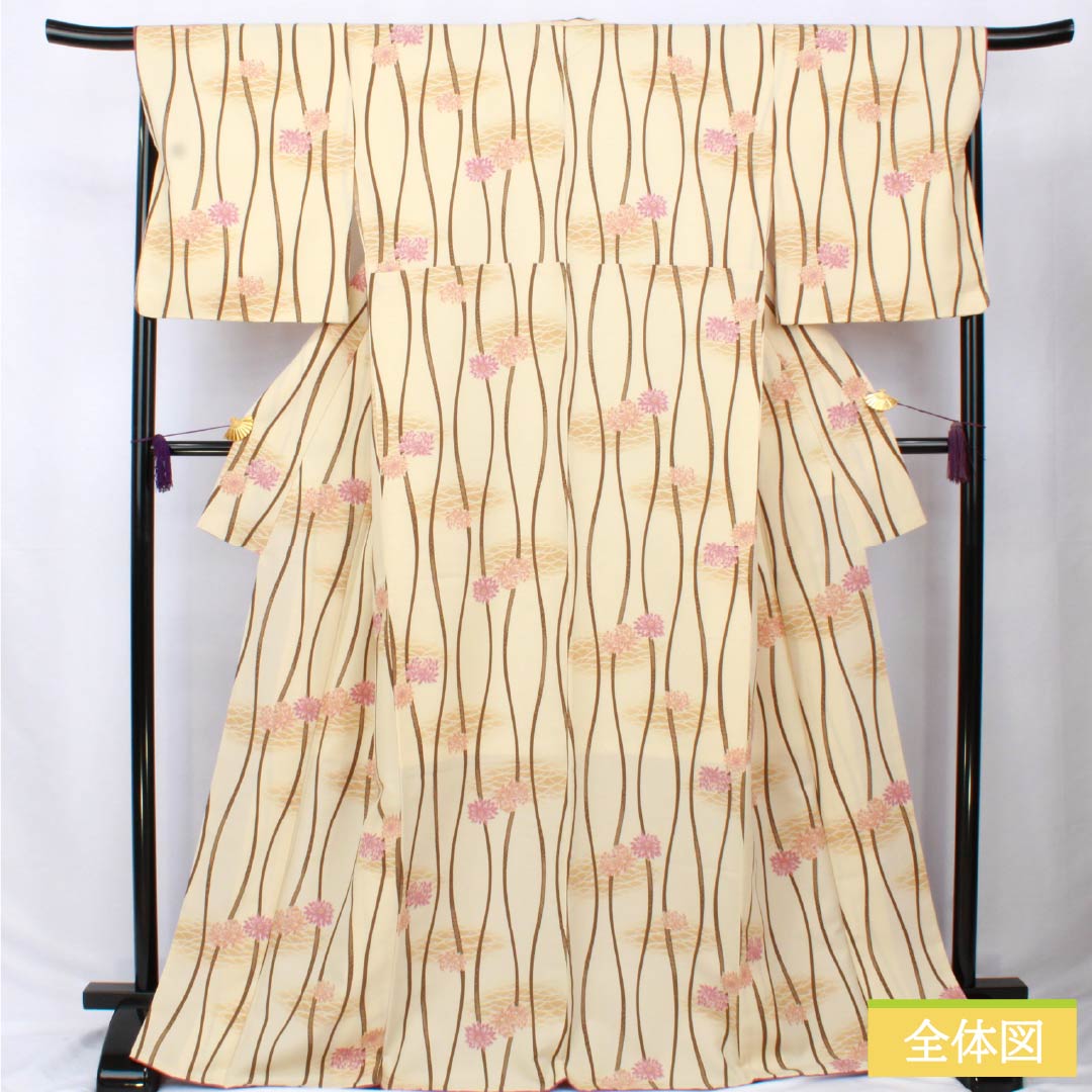 Komon (small pattern) kimono, polyester, length 171.5cm, sleeve length 68cm, lined, light egg-colored (usutamagoiro) pattern with tatewaku (standing wave) and chrysanthemum motifs, washable, A rank, cream, product number 1115006033615