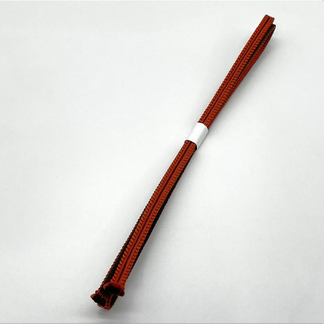 (新品)帯締め 正絹 NEWランク 三分紐 猩々茶色(しょうじょうちゃいろ) 帯留め用 長さ約122cm 幅約0.9cm カジュアル 茶系 1135005811314