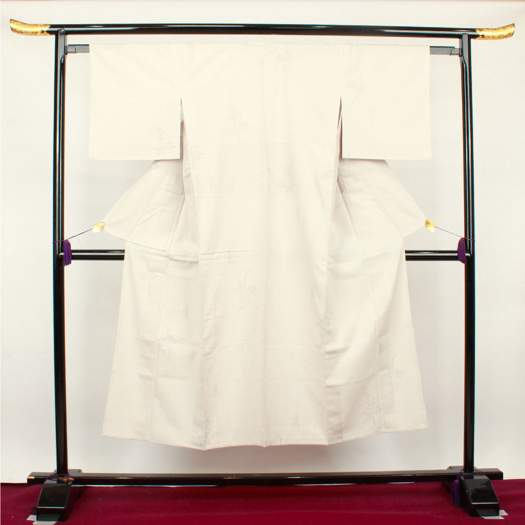 結城紬 身丈144.5cm 裄丈62cm 未使用品 しつけ糸付き 100亀甲 絣飛模様 正絹 Sランク 袷 白系 1116002222111
