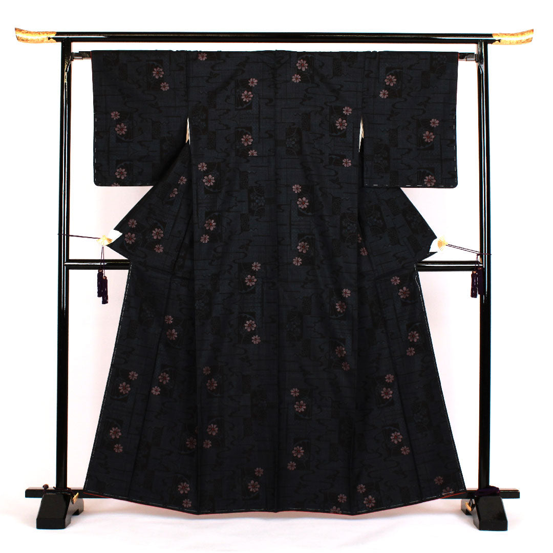 Oshima Tsumugi, Length 164cm, Sleeve length 65cm, 5 marks, Flowing water, Shikishi and flower pattern, Pure silk, S rank, Lined, Navy blue, 1116000682318