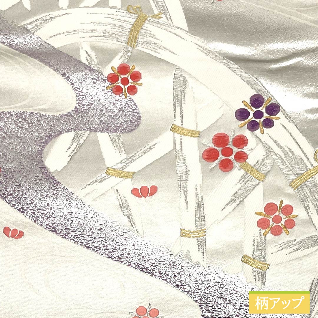 Formal obi with a bamboo fence, flowing water, and plum blossom motif, made of pure silk and S-rank. Suitable for formal wear with a formal kimono. Length: 432cm. Features a six-fold hem. Silver finish. Product number: 1123015362322.