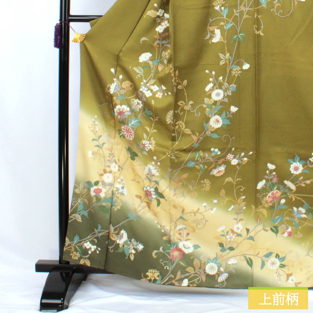 Homongi (visiting kimono) made of pure silk, grade A, with a lined lining, length 162cm, sleeve length 60.5cm, in majestic brown (Ikou Chairo) with Kyoto Yuzen motifs and floral and green motifs. Product number: 1112007593419