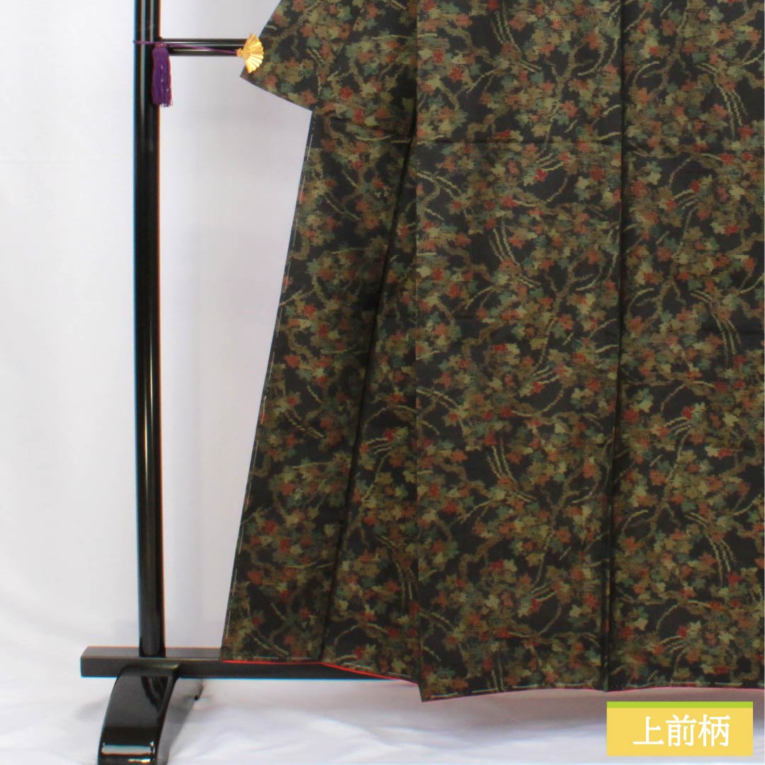 Pure silk tsumugi (pongee) kimono, S rank, length 157.5cm, sleeve length 62cm, Oshima tsumugi with horizontal double-kasuri pattern, full flower pattern, lined, black, with basting threads, product number 1116004062310