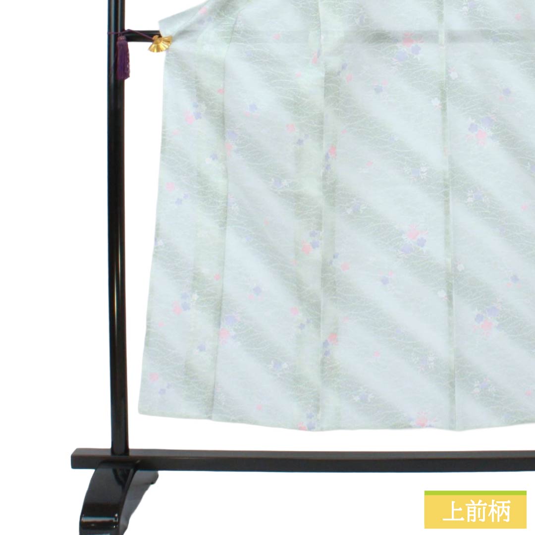 夏物 ポリエステル 小紋 Aランク 身丈153.5cm 裄丈62.5cm 青磁色(せいじいろ) 露芝 桜 洗える着物 絽 緑系 1132003373219