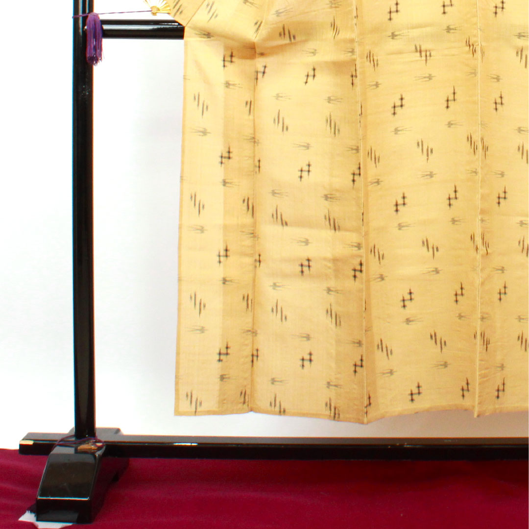 夏物 麻 紬 身丈152cm 裄丈62.5cm 楊梅色(やまももいろ) 琉球模様 絣 夏紬 紗 Sランク ベージュ系 1132001612225