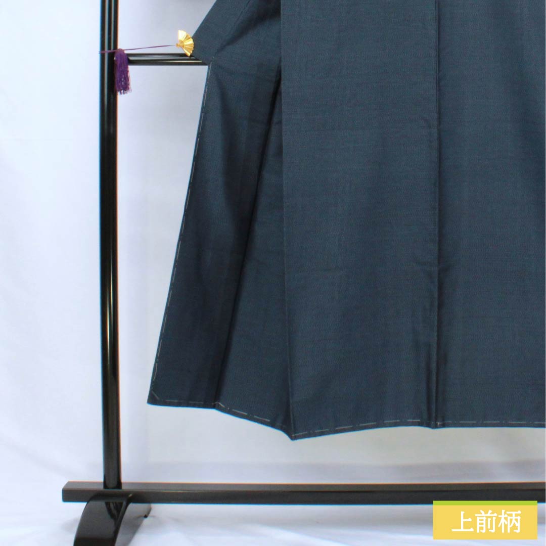 Men's silk S-rank kimono, length 140cm, sleeve length 62cm, navy blue (noukon-iro) Oshima Tsumugi fabric with geometric patterns and basting threads. Navy blue. Product code: 1119001182418