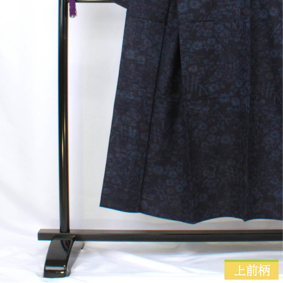 Pure silk tsumugi (pongee) with a floral pattern, length 149.5cm, sleeve length 62cm, brown (kachiiro) color, Yuki tsumugi, S rank, single layer, navy blue, product number 1116003772118