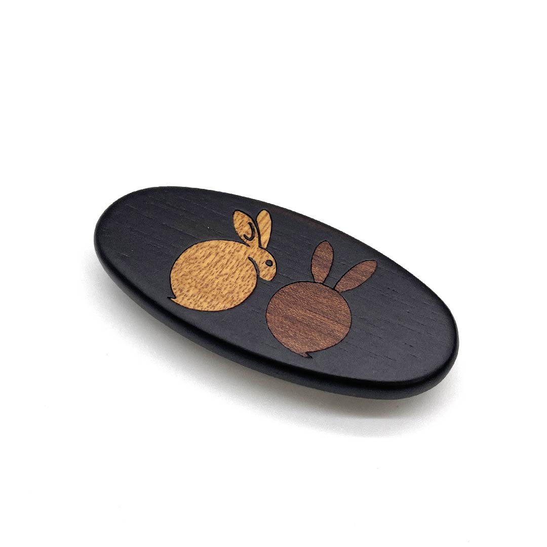 (New old stock) Obi fastener, wood carving, casual, earthen black color, wood inlay, rabbit, animal, length approx. 2.5cm, width approx. 6cm, S rank, brown, 1137000502914