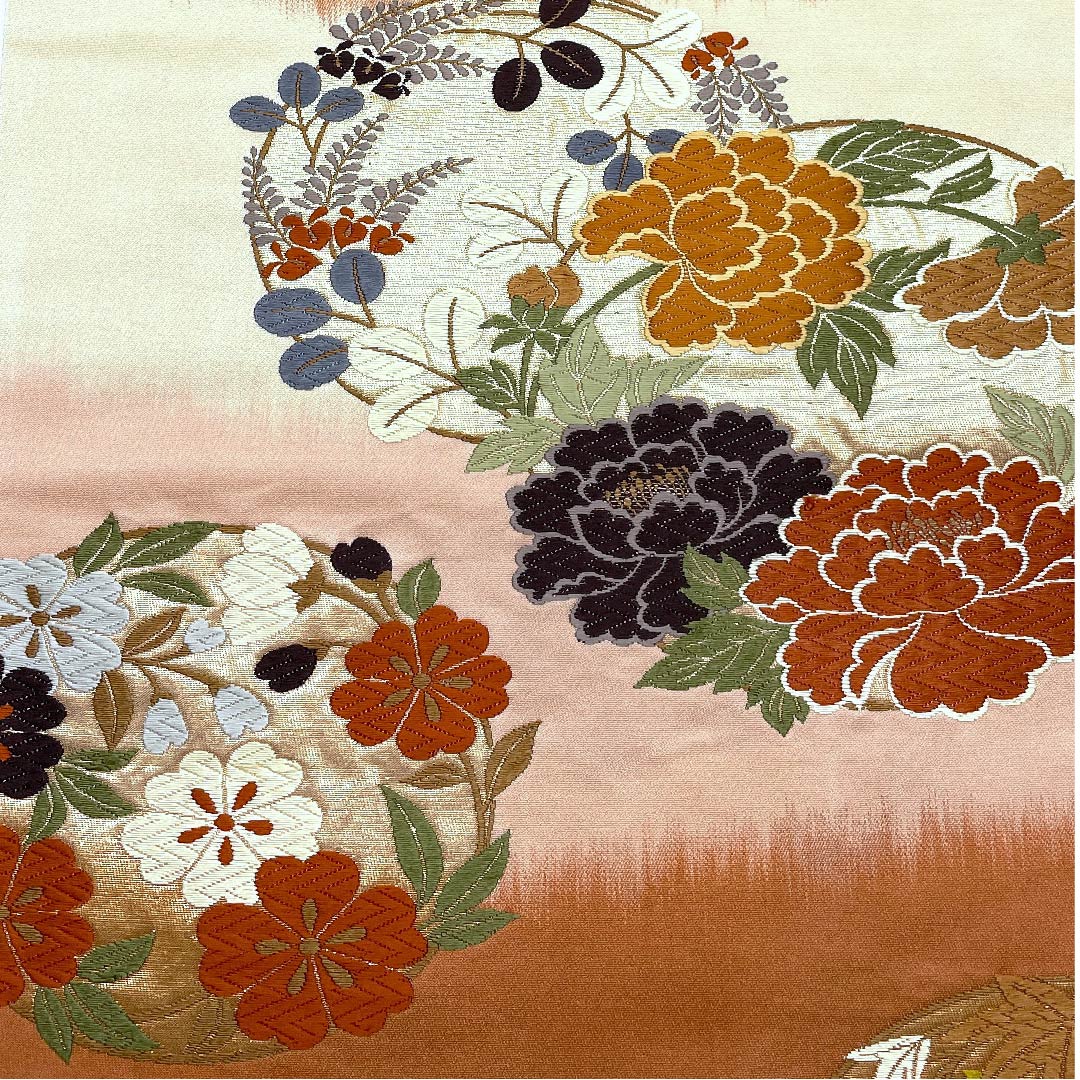 袋帯 珊瑚色(さんごいろ) 横段 花紋 菊 帯丈414cm 正絹 Sランク 六通 フォーマル グラデーション系 1123007642399