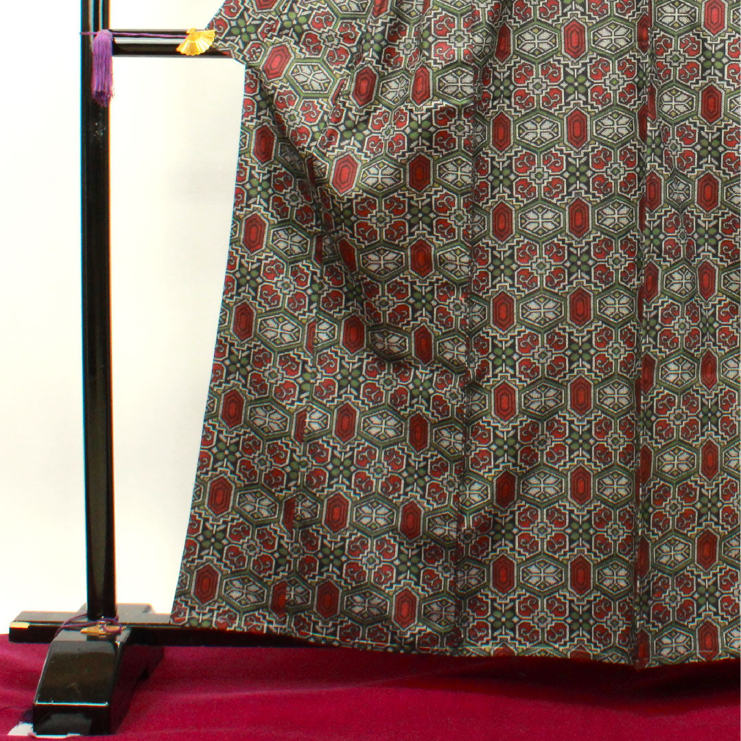 Murayama Oshima Tsumugi Length 162cm Sleeve length 63.5cm With basting thread Unused Ensemble Geometric pattern Pure silk S rank Awase Black 1116002732410
